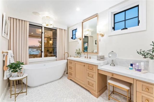 409 North Bayfront, Newport Beach, CA 92662