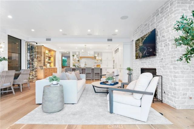 409 North Bayfront, Newport Beach, CA 92662