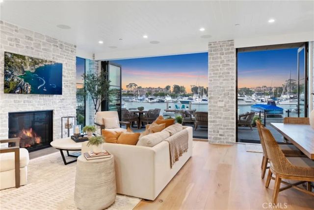 409 North Bayfront, Newport Beach, CA 92662