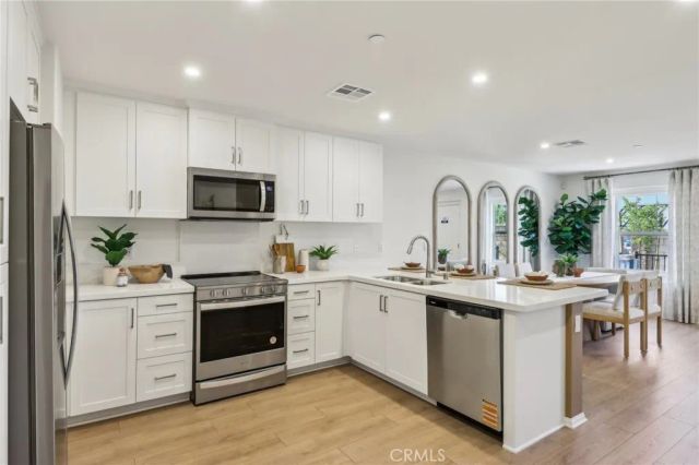 15575 April Dawn Way 3, Fontana, CA 92336