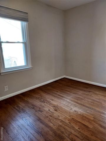 3014 N Vermont Avenue, Royal Oak, MI 48073