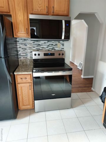 3014 N Vermont Avenue, Royal Oak, MI 48073