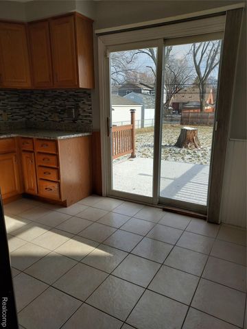 3014 N Vermont Avenue, Royal Oak, MI 48073