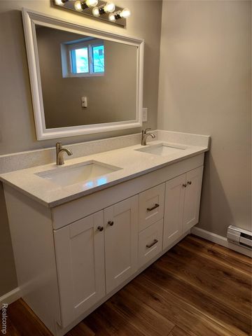 3014 N Vermont Avenue, Royal Oak, MI 48073