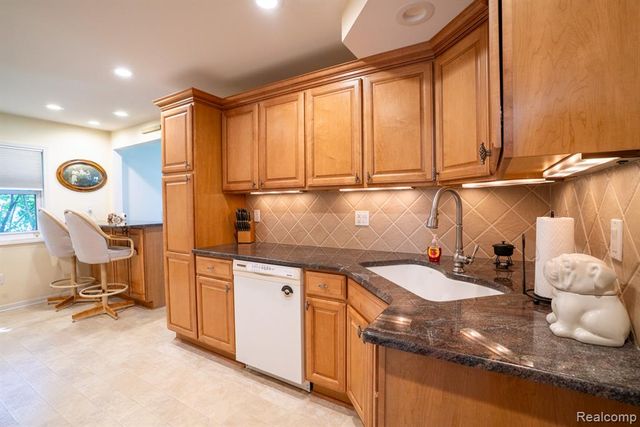 19031 Forrest Hill Drive, Woodhaven, MI 48183