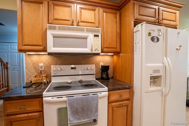 19031 Forrest Hill Drive, Woodhaven, MI 48183