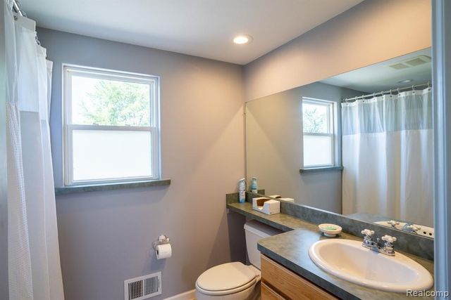 19031 Forrest Hill Drive, Woodhaven, MI 48183