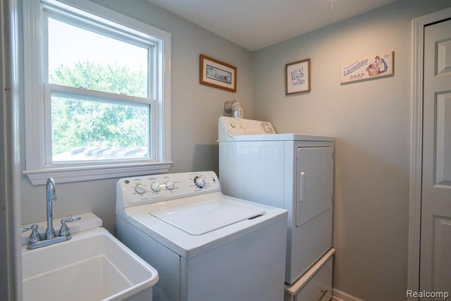 19031 Forrest Hill Drive, Woodhaven, MI 48183