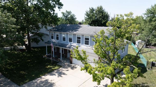 19031 Forrest Hill Drive, Woodhaven, MI 48183