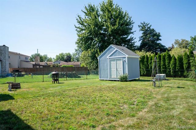 19031 Forrest Hill Drive, Woodhaven, MI 48183