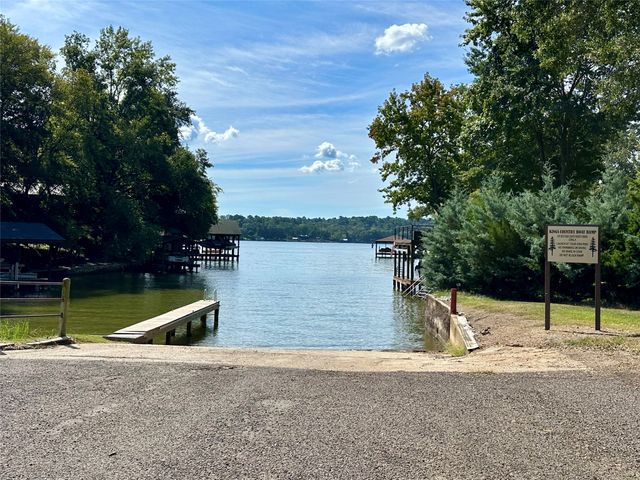 800 King Leonard Court, Scroggins, TX 75480