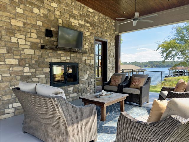 800 King Leonard Court, Scroggins, TX 75480