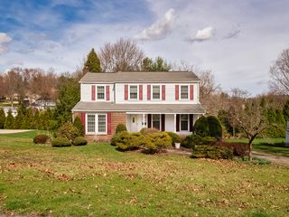 1260 Lamson Cir, Upper St Clair, PA 15241