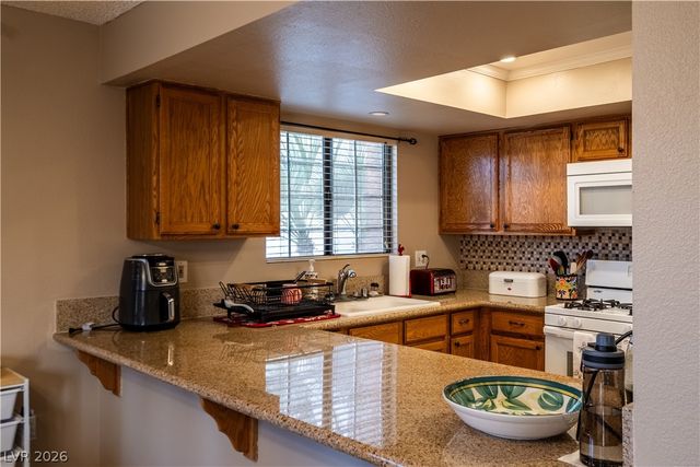 2820 South Swallow Point Circle, Las Vegas, NV 89117