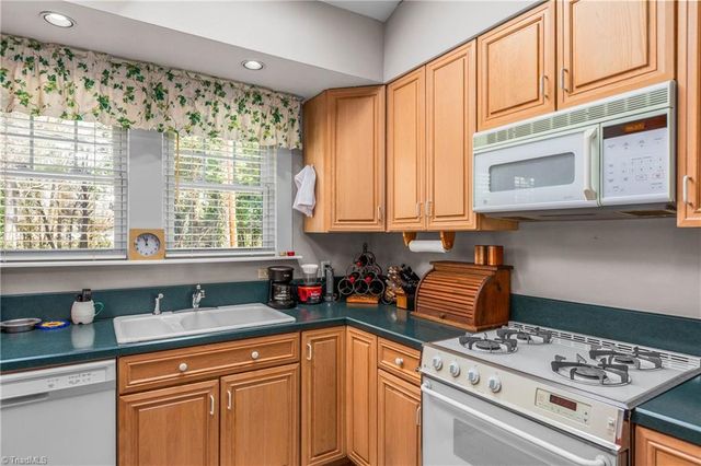 1916 Guilford College Road, Jamestown, NC 27282