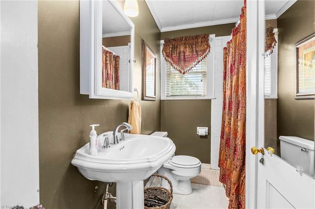 1916 Guilford College Road, Jamestown, NC 27282