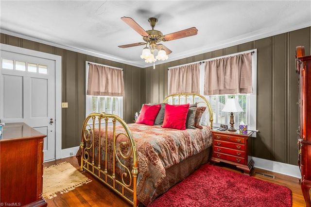 1916 Guilford College Road, Jamestown, NC 27282