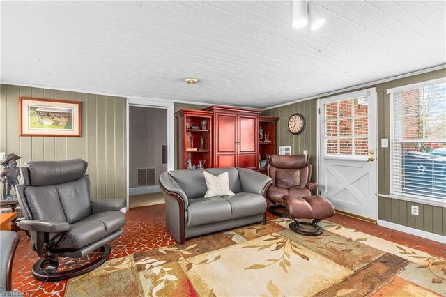 1916 Guilford College Road, Jamestown, NC 27282