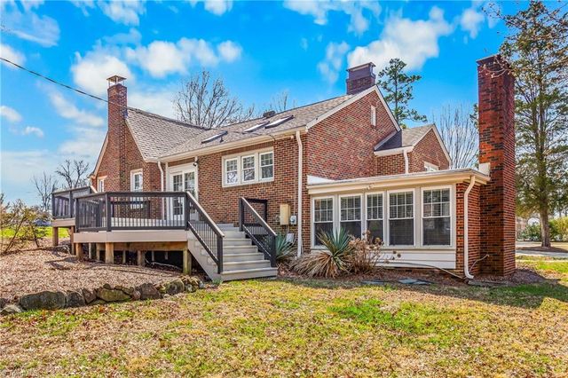 1916 Guilford College Road, Jamestown, NC 27282