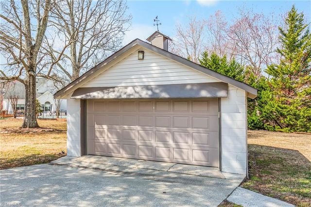 1916 Guilford College Road, Jamestown, NC 27282