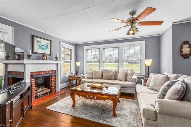 1916 Guilford College Road, Jamestown, NC 27282