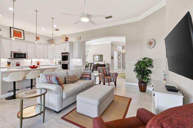 332 NW Stratford Lane, Port St. Lucie, FL 34983