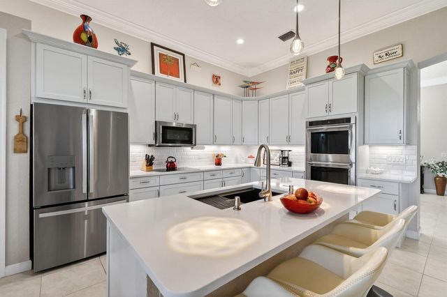 332 NW Stratford Lane, Port St. Lucie, FL 34983