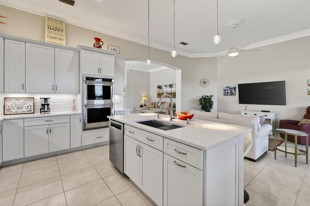 332 NW Stratford Lane, Port St. Lucie, FL 34983