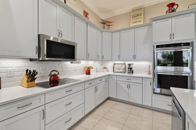 332 NW Stratford Lane, Port St. Lucie, FL 34983