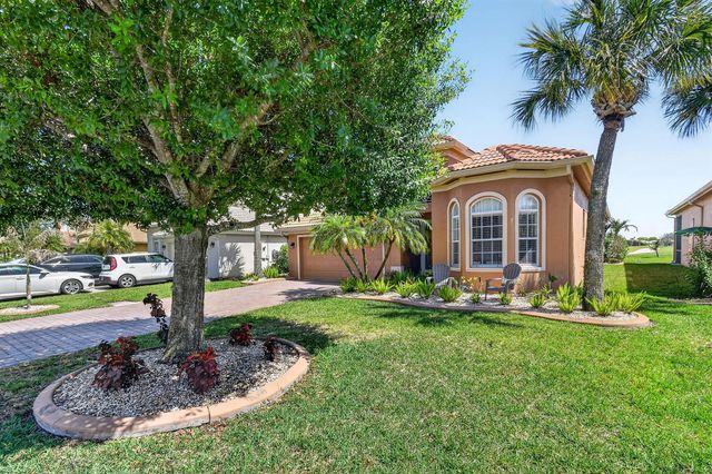 332 NW Stratford Lane, Port St. Lucie, FL 34983