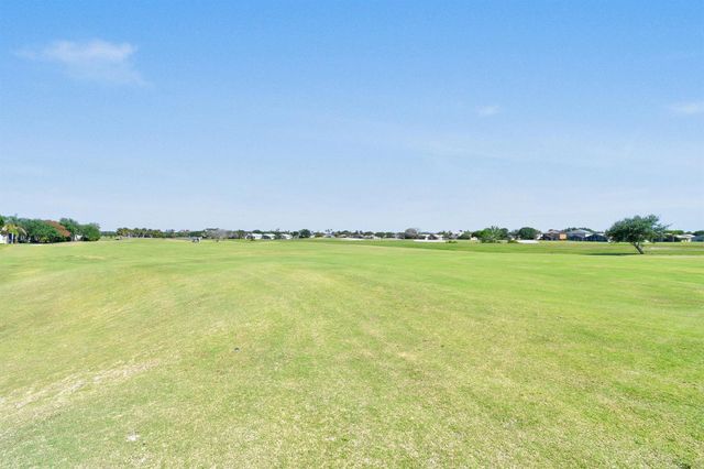 332 NW Stratford Lane, Port St. Lucie, FL 34983