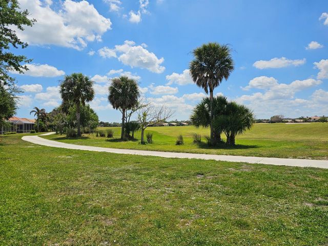 332 NW Stratford Lane, Port St. Lucie, FL 34983