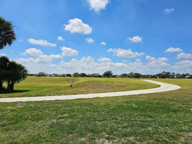 332 NW Stratford Lane, Port St. Lucie, FL 34983