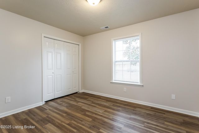 131 Shawnee Dr, Shepherdsville, KY 40165