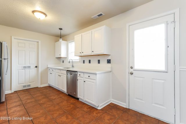 131 Shawnee Dr, Shepherdsville, KY 40165