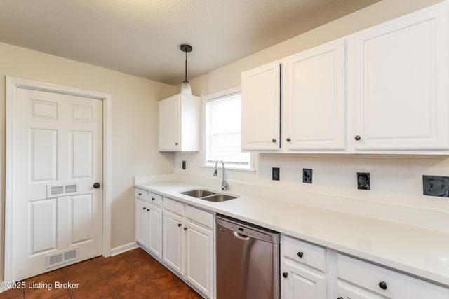 131 Shawnee Dr, Shepherdsville, KY 40165