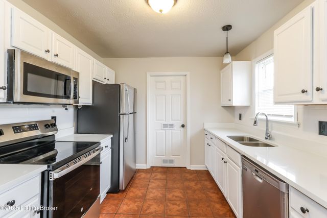 131 Shawnee Dr, Shepherdsville, KY 40165