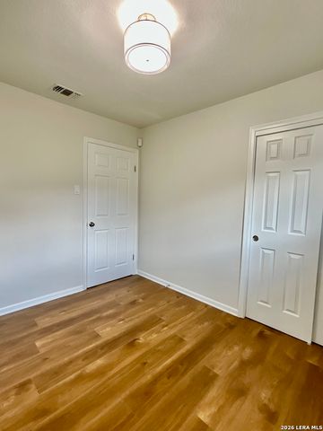 107 SHROPSHIRE DR, San Antonio, TX 78217