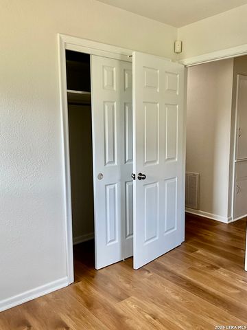 107 SHROPSHIRE DR, San Antonio, TX 78217