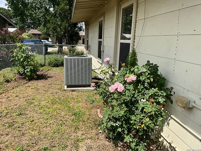 107 SHROPSHIRE DR, San Antonio, TX 78217