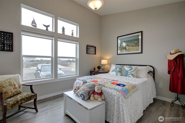 1436 Sand Pebble Avenue SW, Ocean Shores, WA 98569