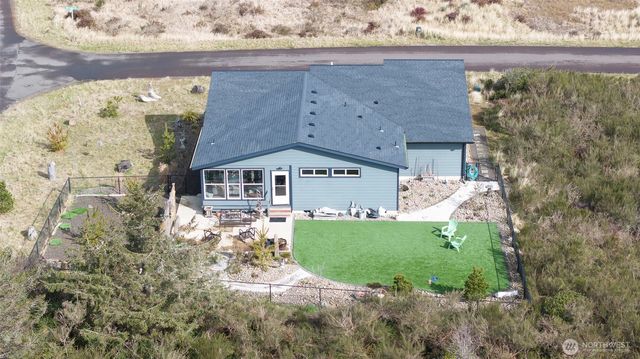 1436 Sand Pebble Avenue SW, Ocean Shores, WA 98569