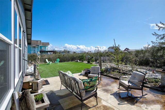 1436 Sand Pebble Avenue SW, Ocean Shores, WA 98569