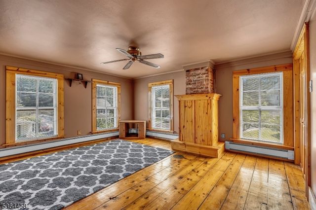 135 Main St, Hampton Boro, NJ 08827