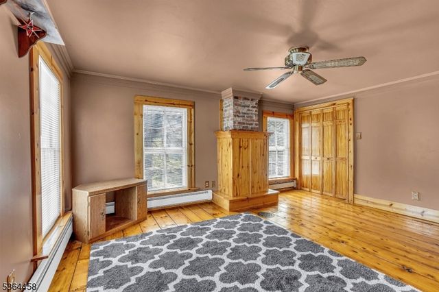 135 Main St, Hampton Boro, NJ 08827