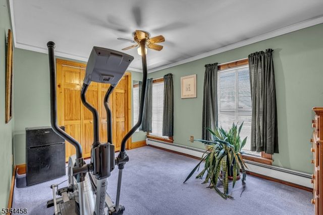 135 Main St, Hampton Boro, NJ 08827