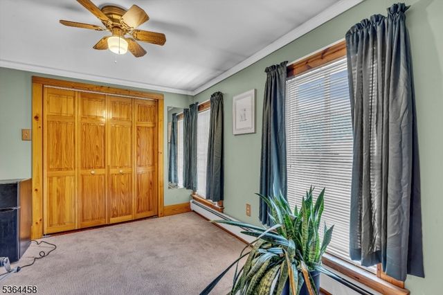 135 Main St, Hampton Boro, NJ 08827
