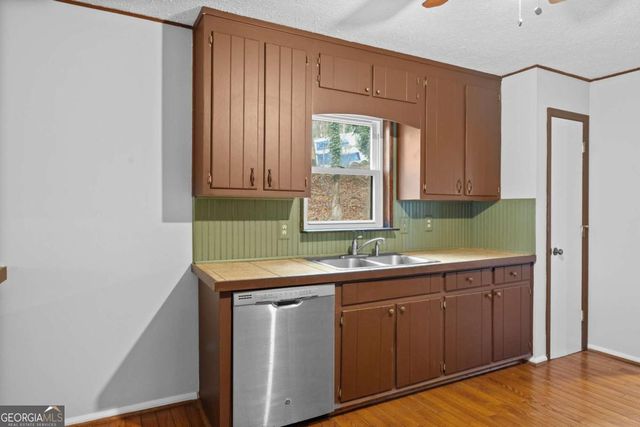 426 Riverlake Court, Woodstock, GA 30188