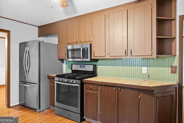 426 Riverlake Court, Woodstock, GA 30188