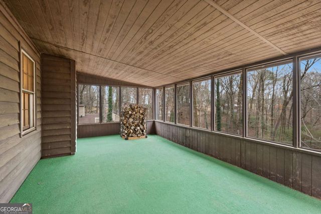 426 Riverlake Court, Woodstock, GA 30188